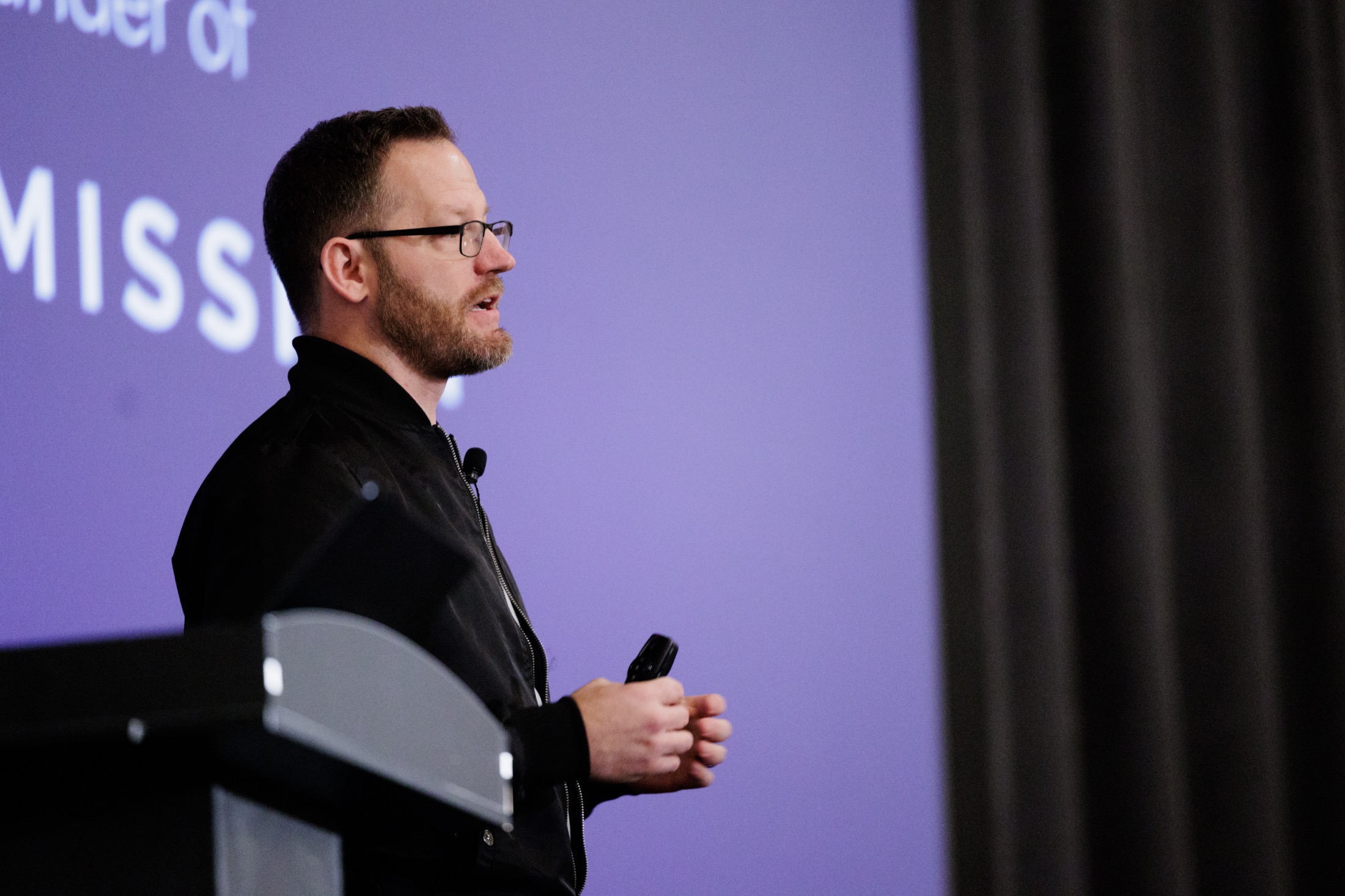 Kevin McKee speaking from the side at WireLive